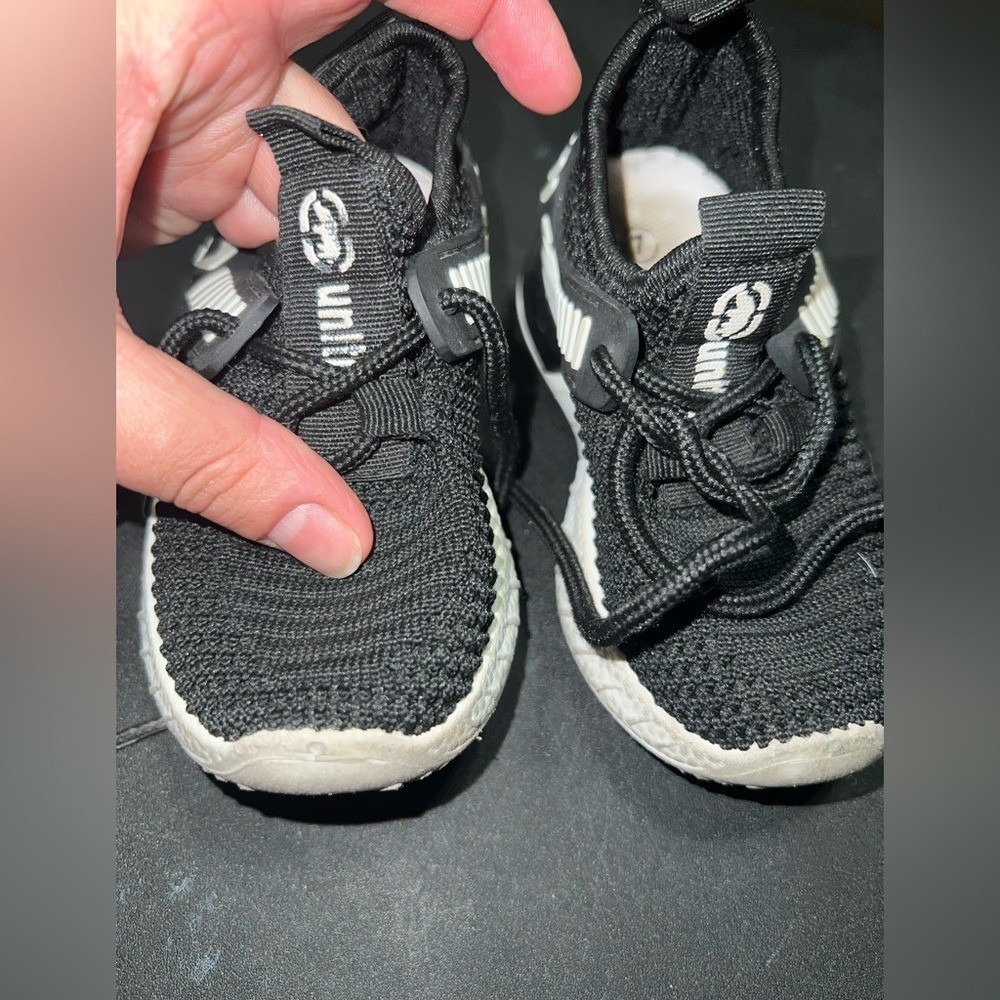 Boys, Girls Toddler size 7 Black and White Ecko Unltd. Kids Shoes, size 7